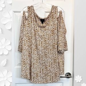JM Collection Open Shoulder Top Size 2X